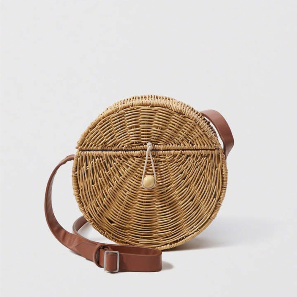 Wicker crossbody circle bag